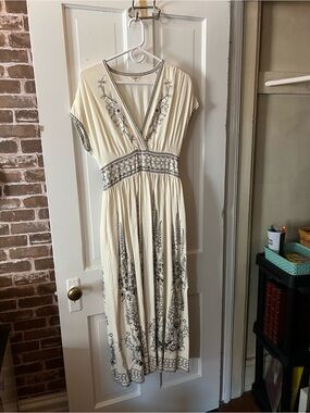 Max Studio Cream Embroidered V-Neck Maxi Dress with Black Trim